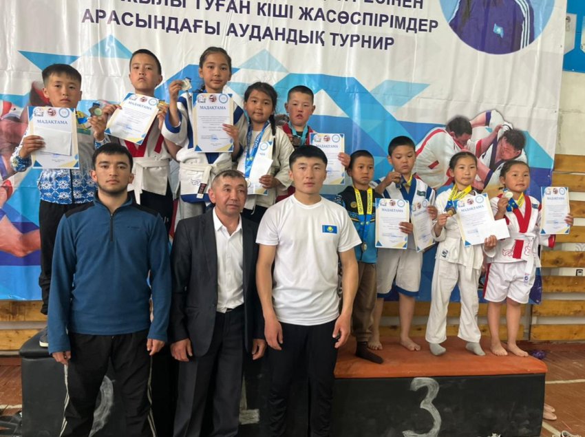 Қалиев Сұңғатты еске алуға арналған қазақ күресінен 2014-2015 жылы туған кіші жасөспірім ұлдар мен қыздар арасындағы облыстық ашық біріншілігі