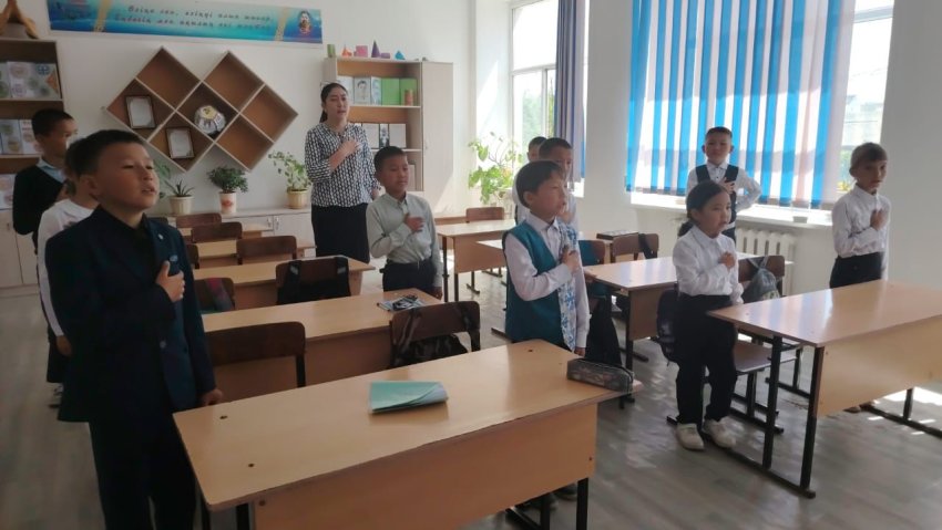 2 "Б" сыныбында жетекшісі А.Е.Ерболатова "Білімім-Отаныма" тақырыбында жалпыреспубликалық бірыңғай сынып сағатын өткізді.